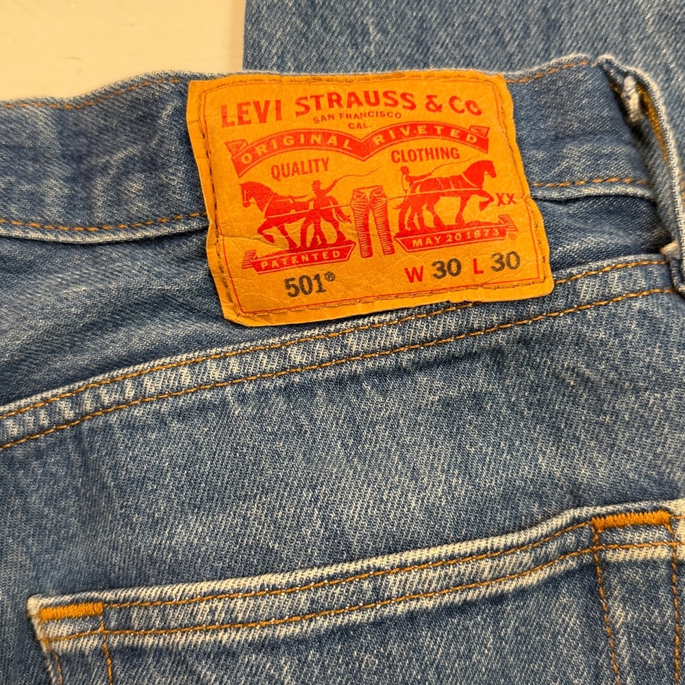 Levi's Button Fly Jeans - Picture 8 of 11